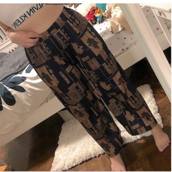 Printed Wide-Leg Pleated Pants - Picture 1 of 12